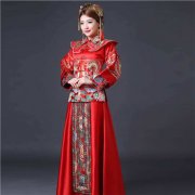 中式婚礼新娘礼服怎么选 简单款的新娘礼服
