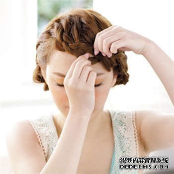 韩式新娘盘发步骤 简单打造新娘造型