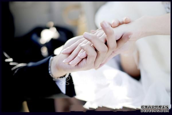 搞笑结婚祝福语  轻松幽默送祝福.png