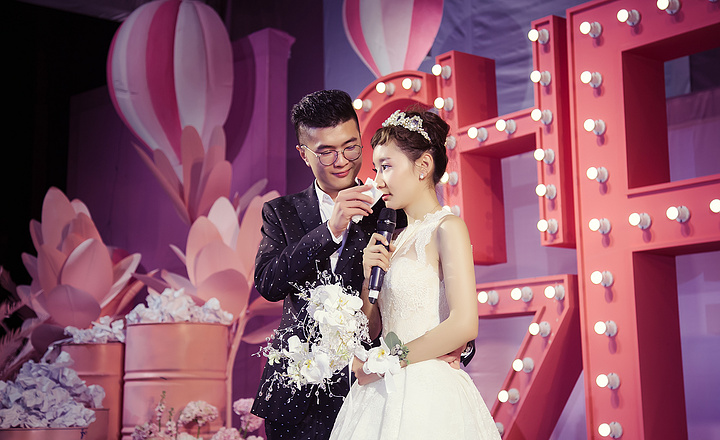 真实婚礼: 让爸妈在我的婚礼上重新结一次婚，泪